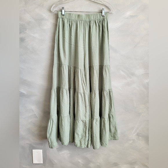 Chicwish 3 Tier Sunny Days Wide Leg Pants Size M/L Light Green - Picture 2 of 11